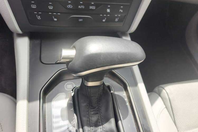 Used Hongqi H7 2019 3.0L Prestige Edition Gear Lever