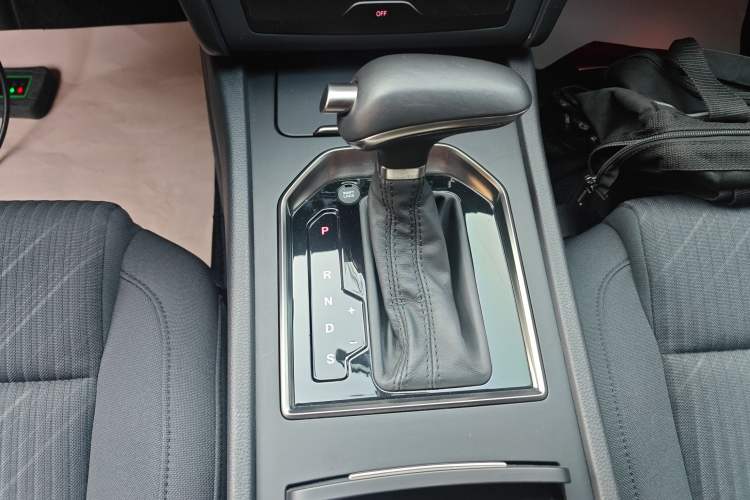Used Hongqi H7 2019 1.8T Comfort Edition Gear Lever