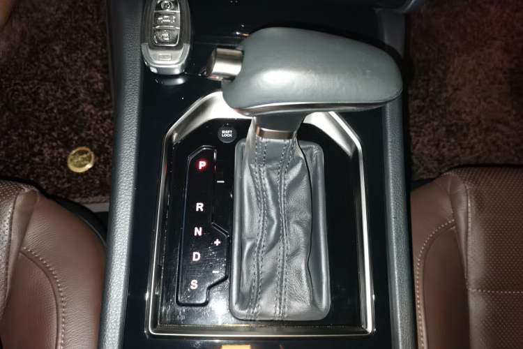 Used Hongqi H7 2019 2.0T Flagship Edition Gear Lever