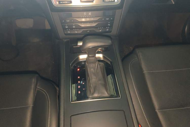 Used Hongqi H7 2019 1.8T Comfort Edition Gear Lever
