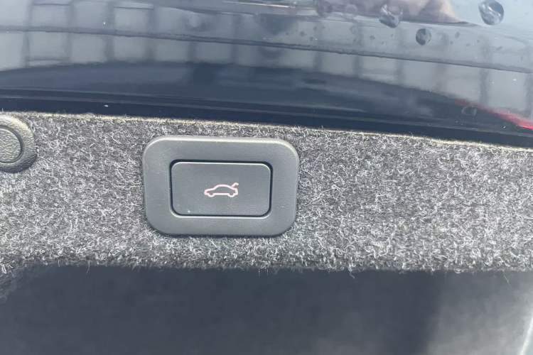Used Hongqi H7 2019 2.0T Flagship Edition Interior 1