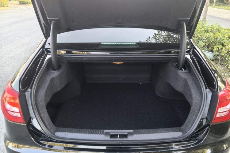 Used Hongqi H7  Interior 6