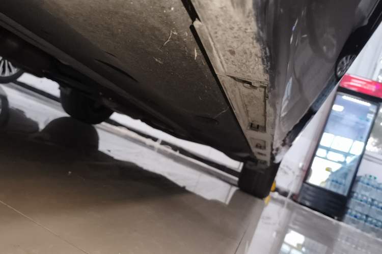 Used Hongqi H7 2019 2.0T Elite Edition Left Side Sill