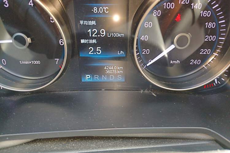 Used Hongqi H7 2019 1.8T Comfort Edition Odometer Close Up