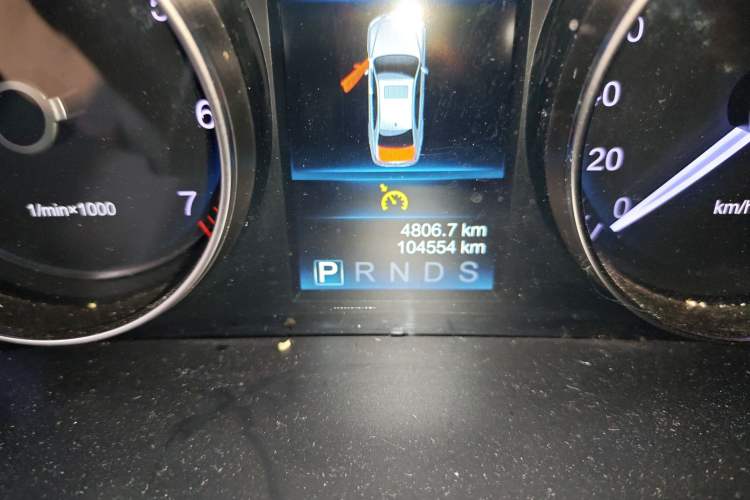 Used Hongqi H7 2019 2.0T Flagship Edition Odometer Close Up
