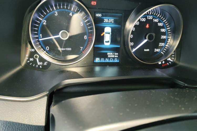 Used Hongqi H7 2019 3.0L Prestige Edition Odometer Close Up