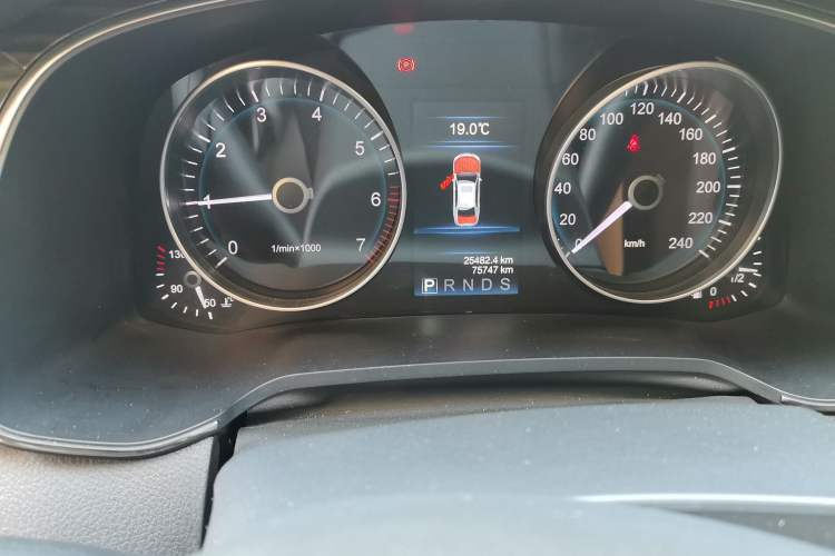 Used Hongqi H7 2019 2.0T Flagship Edition Odometer Close Up