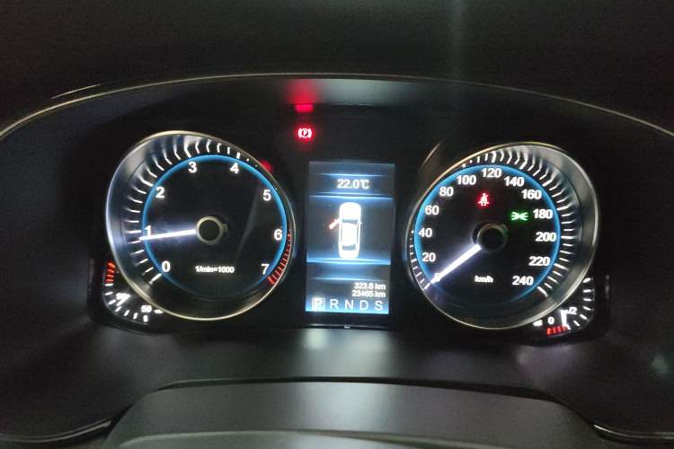 Used Hongqi H7  Odometer Close Up