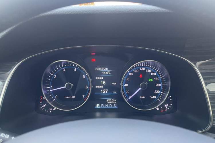 Used Hongqi H7 2019 2.0T Flagship Edition Odometer Close Up