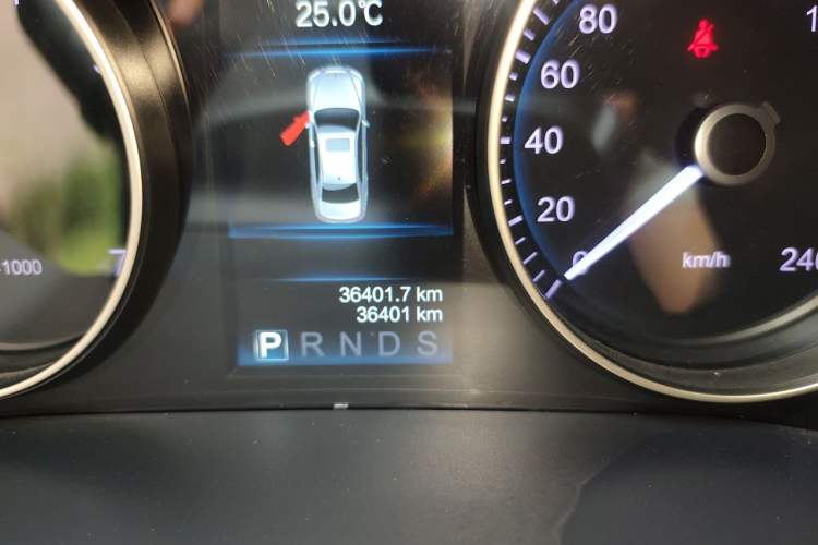 Used Hongqi H7 2019 2.0T Flagship Edition Odometer Close Up
