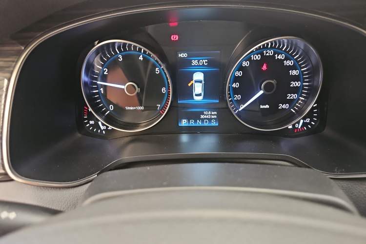 Used Hongqi H7 2019 1.8T Comfort Edition Odometer Close Up