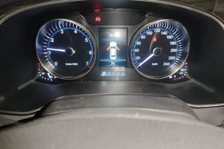 Used Hongqi H7 2019 2.0T Elite Edition Odometer Close Up