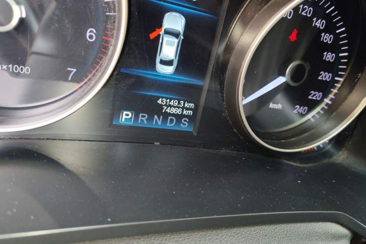 Used Hongqi H7 2019 1.8T Comfort Edition Odometer Close Up