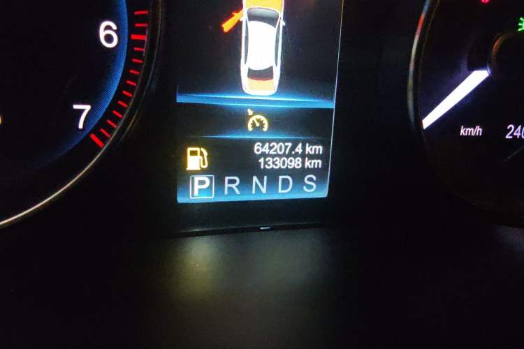 Used Hongqi H7 2019 2.0T Flagship Edition Odometer Close Up