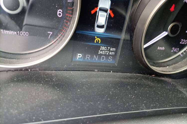 Used Hongqi H7 2019 1.8T Comfort Edition Odometer Close Up