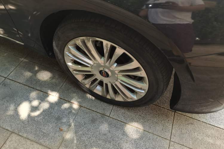 Used Hongqi H7 2019 3.0L Prestige Edition Right Front Wheel Hub