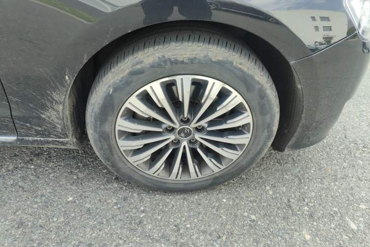 Used Hongqi H7  Right Front Wheel Hub