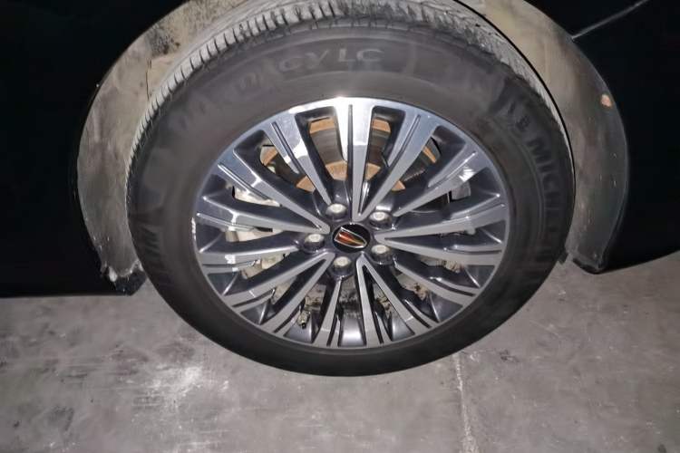 Used Hongqi H7 2019 2.0T Flagship Edition Right Front Wheel Hub