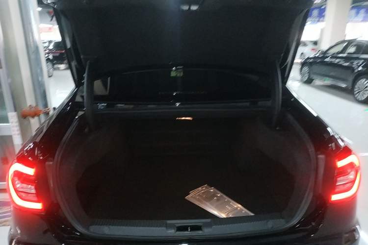 Used Hongqi H7 2019 2.0T Elite Edition Trunk