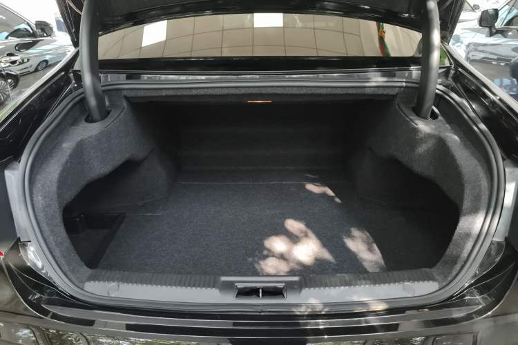 Used Hongqi H7 2019 2.0T Elite Edition Trunk