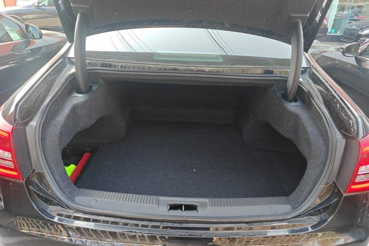 Used Hongqi H7 2019 1.8T Comfort Edition Trunk