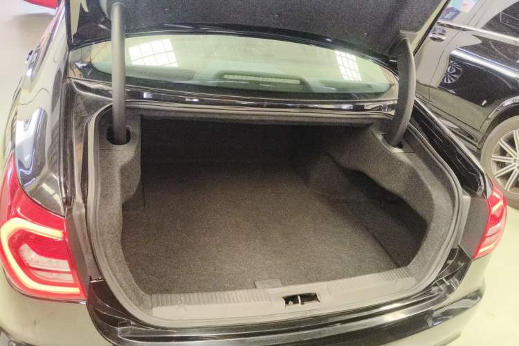 Used Hongqi H7 2019 1.8T Comfort Edition Trunk