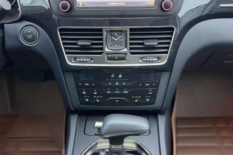Used Hongqi H7 2019 2.0T Flagship Edition Audio And AC Panel