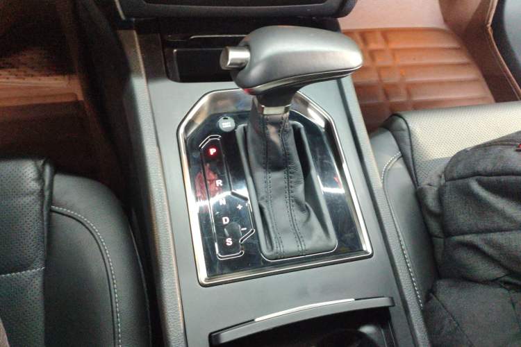 Used Hongqi H7 2019 2.0T Flagship Edition Gear Lever