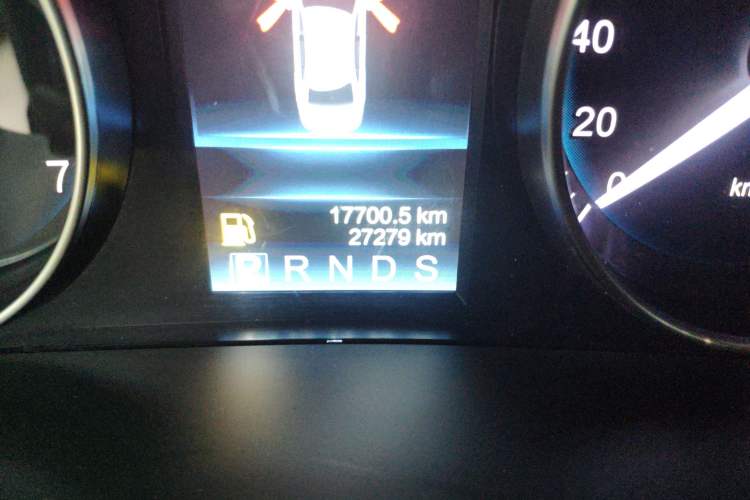 Used Hongqi H7 2019 2.0T Flagship Edition Odometer Close Up