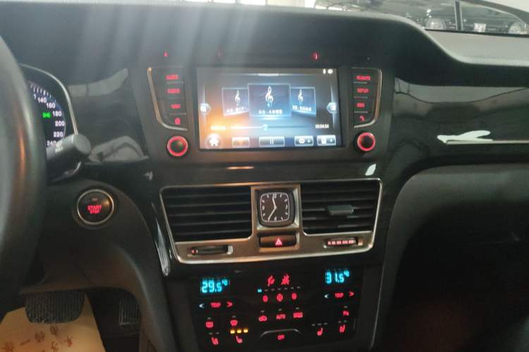 Used Hongqi H7 2019 2.0T Flagship Edition Audio And AC Panel