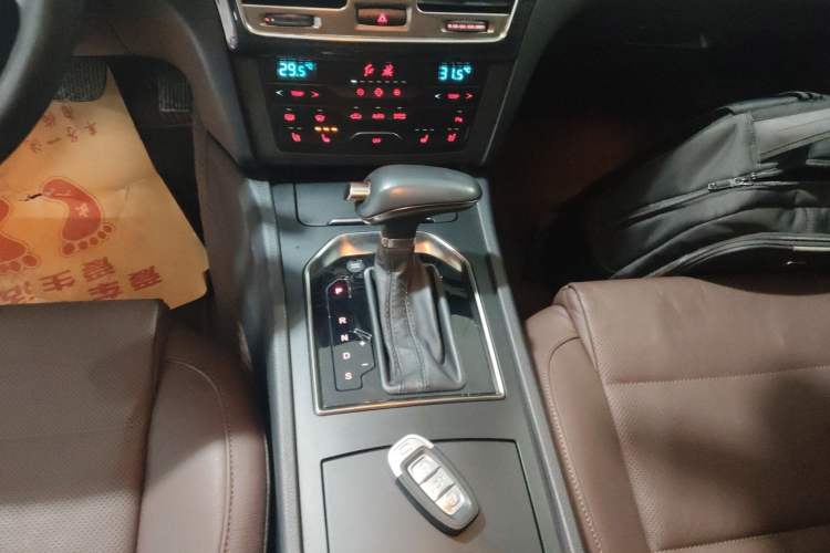 Used Hongqi H7 2019 2.0T Flagship Edition Gear Lever