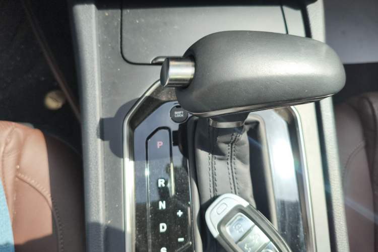Used Hongqi H7 2019 2.0T Flagship Edition Gear Lever