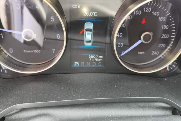 Used Hongqi H7 2019 2.0T Flagship Edition Odometer Close Up