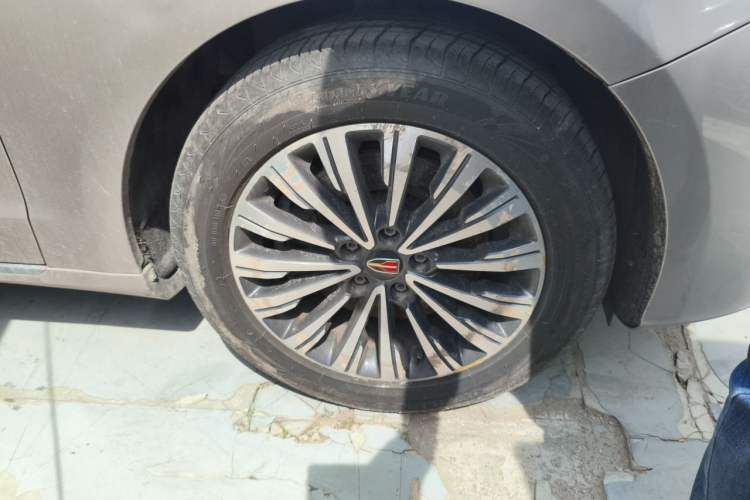 Used Hongqi H7 2019 2.0T Flagship Edition Right Front Wheel Hub