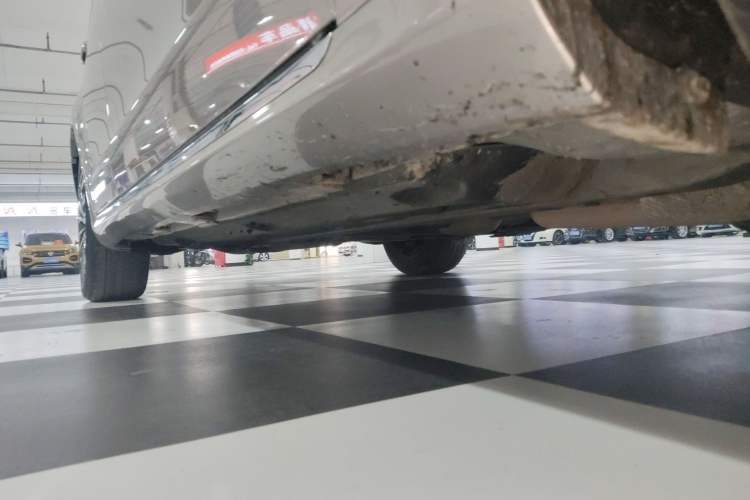 Used Hongqi H7 2019 2.0T Flagship Edition Right Side Sill