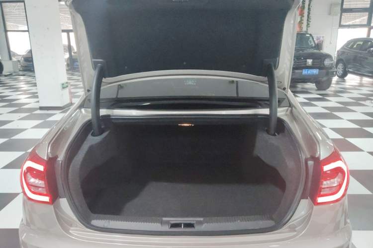 Used Hongqi H7 2019 2.0T Flagship Edition Trunk