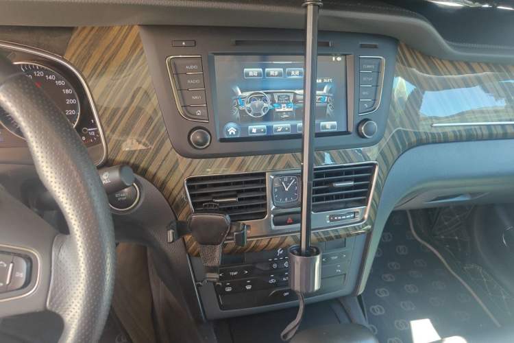 Used Hongqi H7 2021 1.8T Executive Edition Audio And AC Panel