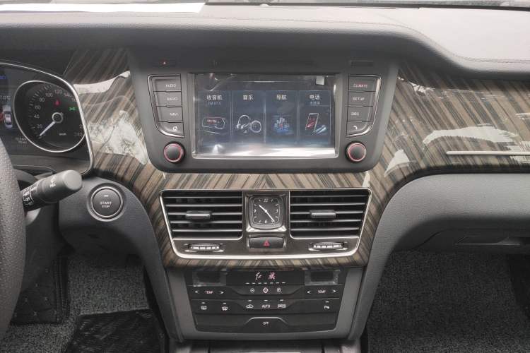 Used Hongqi H7 2021 1.8T Executive Edition Audio And AC Panel
