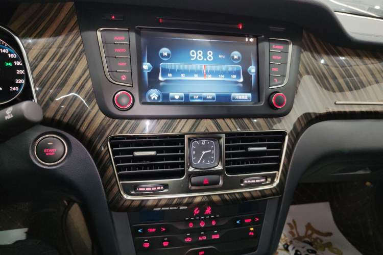 Used Hongqi H7 2021 1.8T Executive Edition Audio And AC Panel