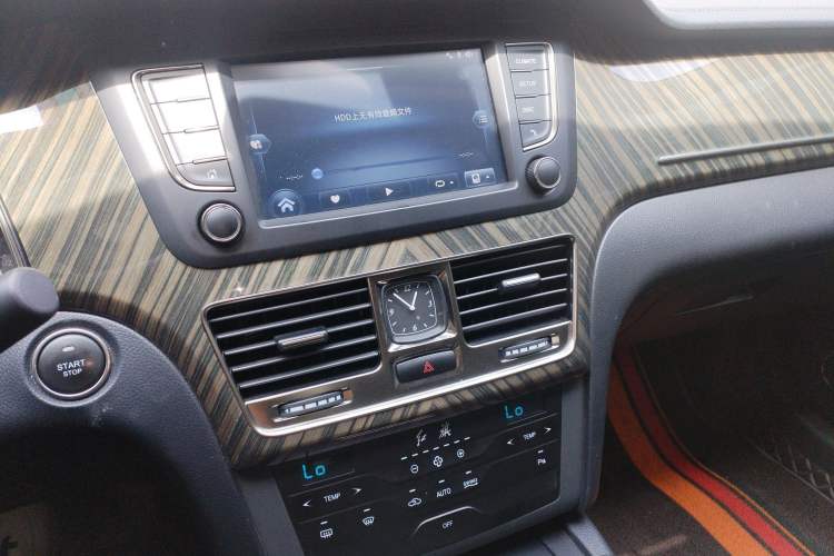 Used Hongqi H7 2021 1.8T Executive Edition Audio And AC Panel