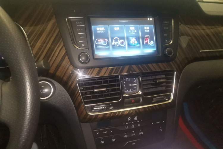 Used Hongqi H7 2021 1.8T Executive Edition Audio And AC Panel