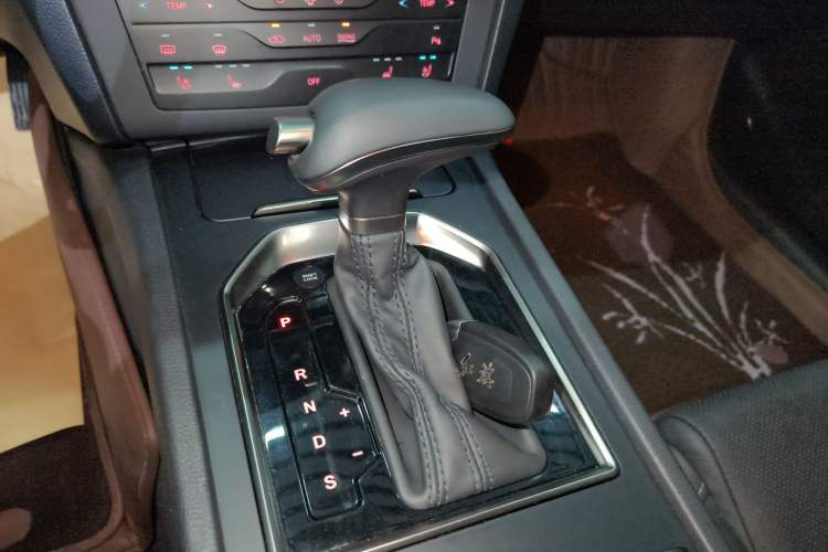 Used Hongqi H7 2021 2.0T Elite Edition Gear Lever