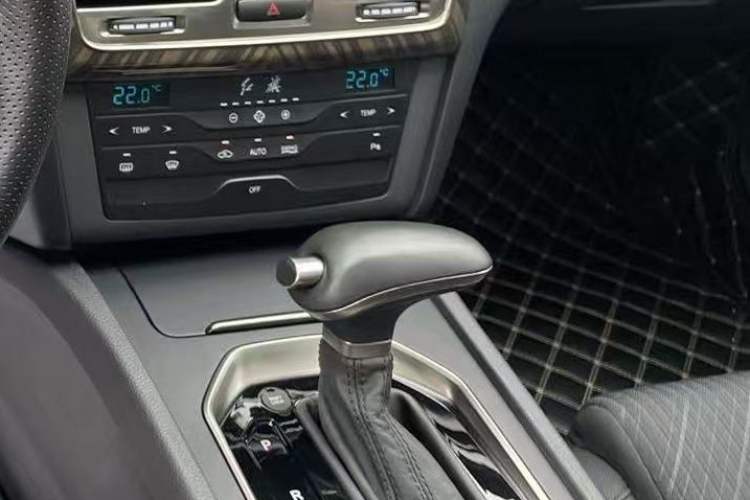 Used Hongqi H7 2021 1.8T Comfort Edition Gear Lever