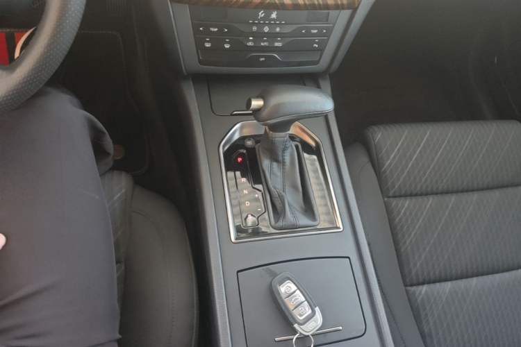 Used Hongqi H7 2021 1.8T Comfort Edition Gear Lever