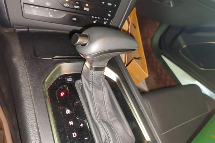 Used Hongqi H7 2021 2.0T Elite Edition Gear Lever