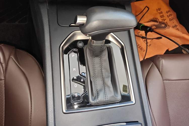 Used Hongqi H7 2021 1.8T Comfort Edition Gear Lever