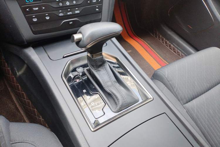 Used Hongqi H7 2021 1.8T Executive Edition Gear Lever