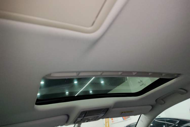 Used Hongqi H7 2021 1.8T Executive Edition Headliner