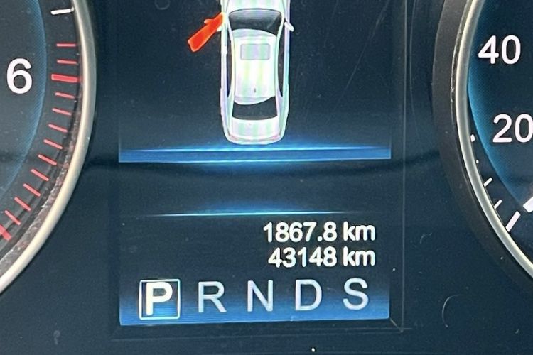 Used Hongqi H7 2021 1.8T Executive Edition Odometer Close Up