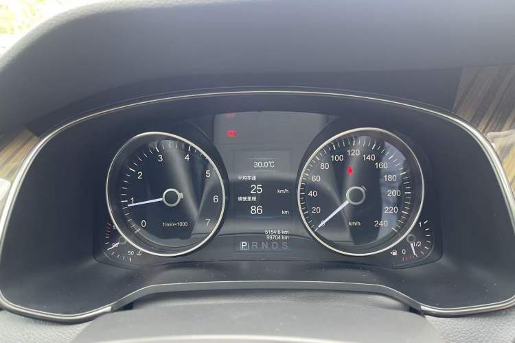 Used Hongqi H7 2021 1.8T Comfort Edition Odometer Close Up